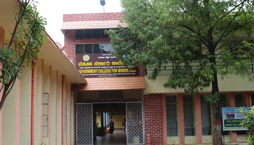 ಮಂಡ್ಯ | ಪರೀಕ್ಷೆ ಮುಗಿದ ದಿನವೇ ಫಲಿತಾಂಶ ಪ್ರಕಟಿಸಿ ದಾಖಲೆ ನಿರ್ಮಿಸಿದ ಮಹಿಳಾ ಸರ್ಕಾರಿ ಕಾಲೇಜು